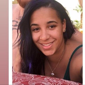 Meet your Posher, Chanelle